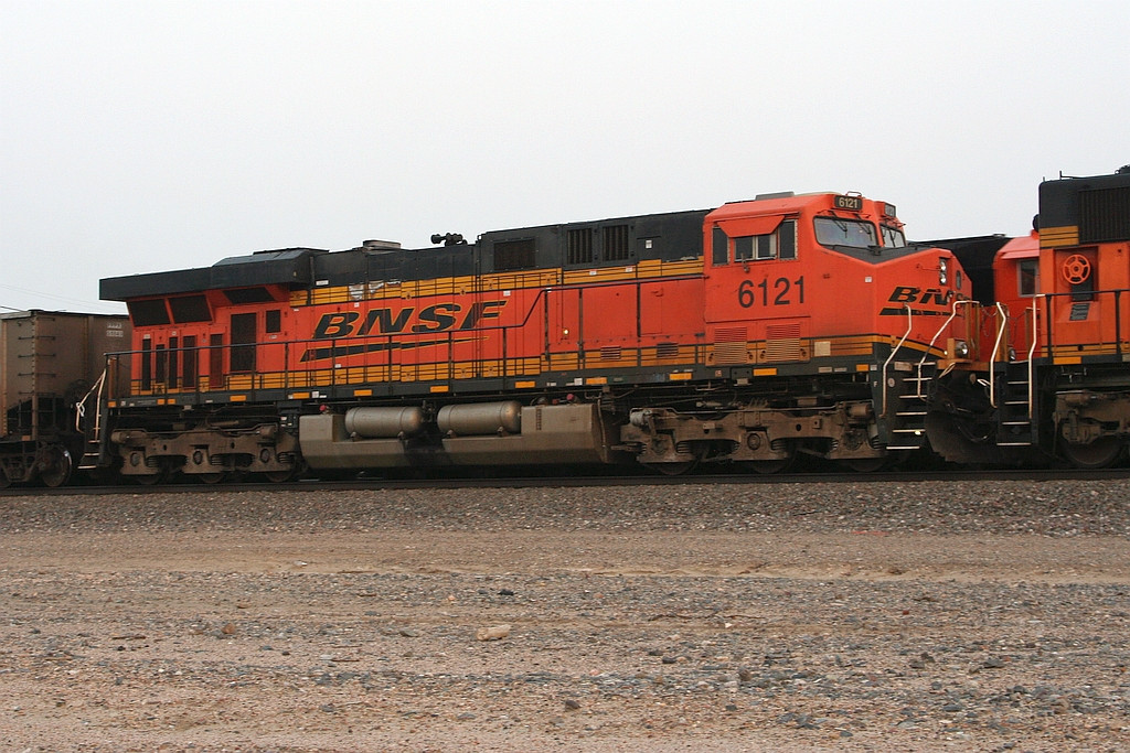 BNSF 6121